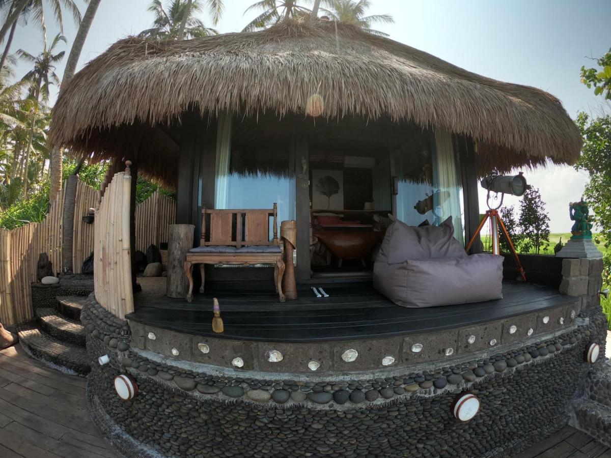 Beachfront Villa Nixie And The Sea Tabanan Экстерьер фото